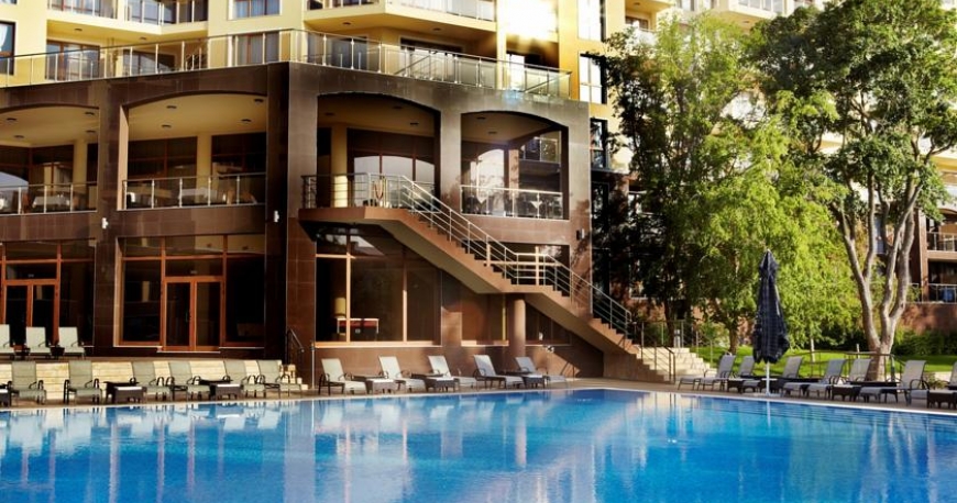 استخر هتل آپارتمان گلدن لاین بلغارستان