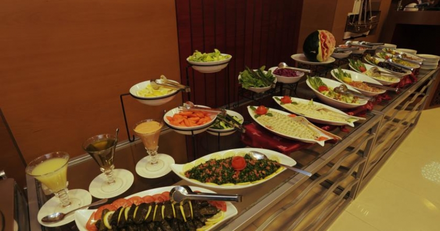 رستوران هتل کسلز البرشا