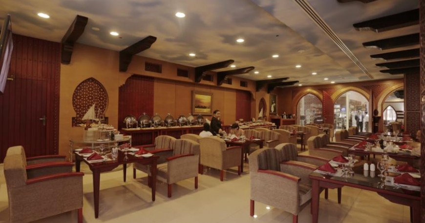 رستوران هتل کسلز البرشا