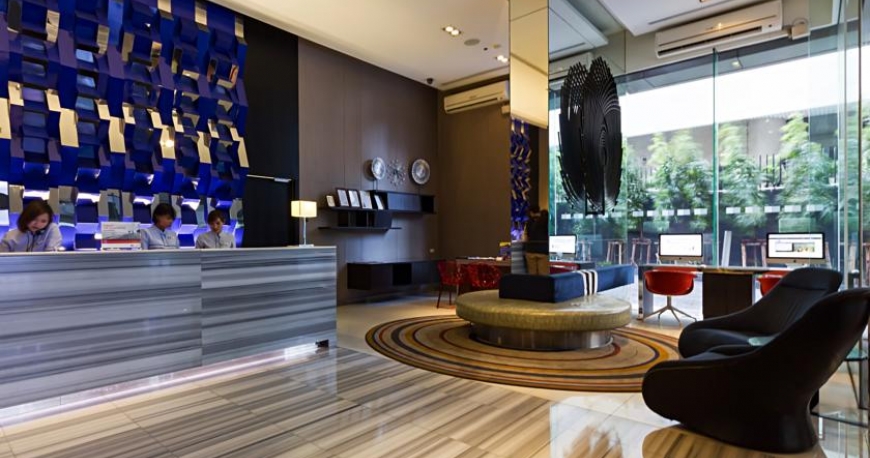 لابی هتل هالیدی این اکسپرس بانکوک