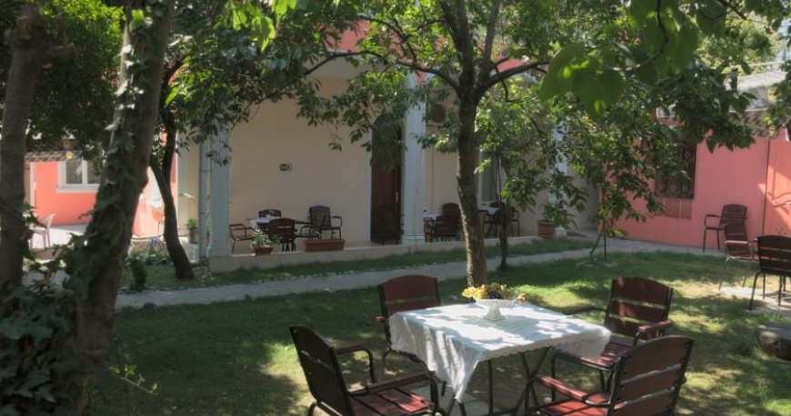 رستوران هتل تفلیس گاردن