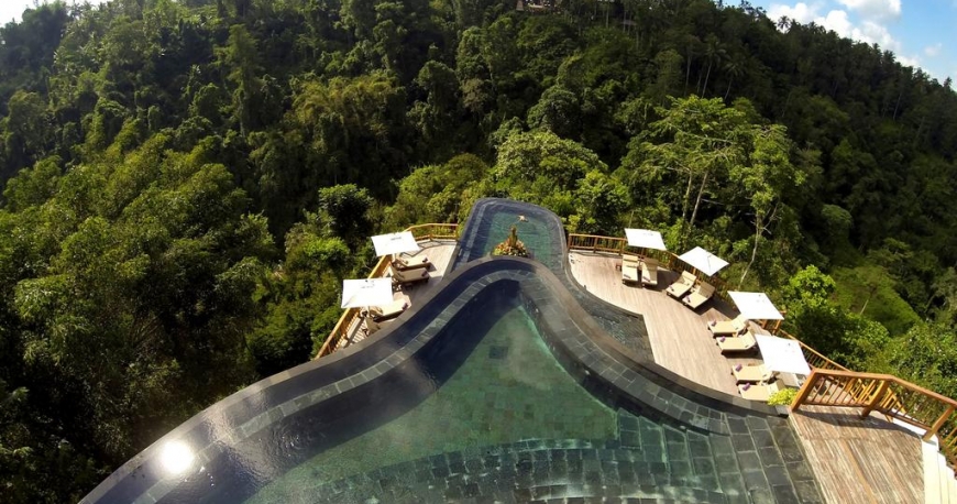 استخر هتل هنگینگ گاردنز بالی