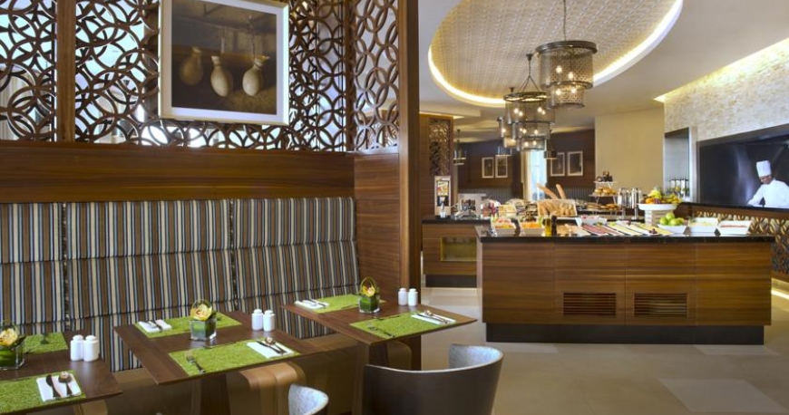 رستوران هتل هیلتون گاردن المینا دبی امارات متحده ی عربی