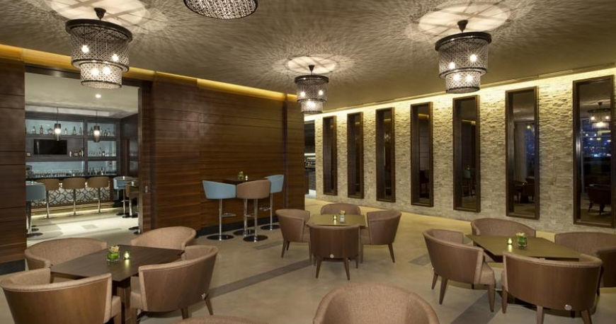 رستوران هتل هیلتون گاردن المینا دبی امارات متحده ی عربی