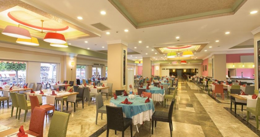 رستوران هتل ارنج کانتی کمر آنتالیا ترکیه