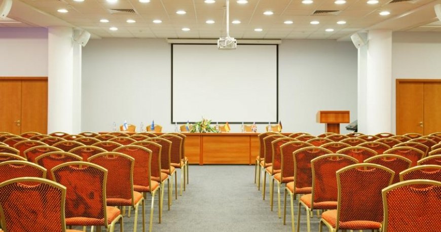 سالن کنفرانس هتل اوکتابر اسکایا سنت پترزبورگ روسیه 