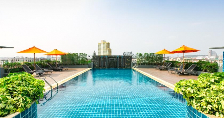استخر هتل آدلفی پاتایا تایلند