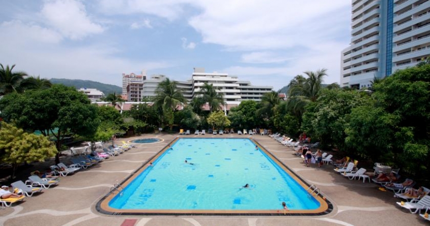 استخر هتل پاتونگ ریزورت پوکت تایلند