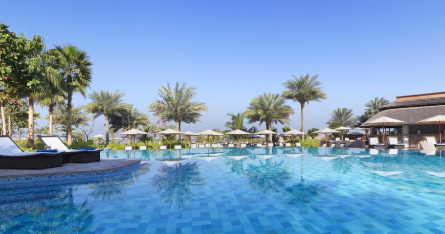 استخر هتل ریتز کارلتون دبی
