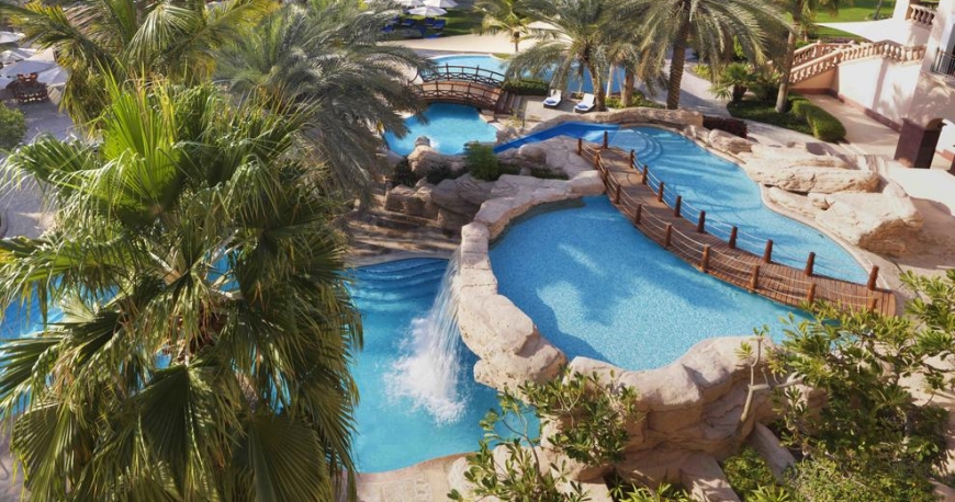 استخر هتل ریتز کارلتون دبی