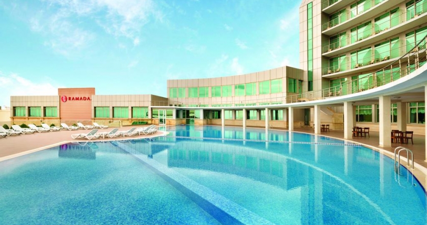 استخر هتل رامادا باکو