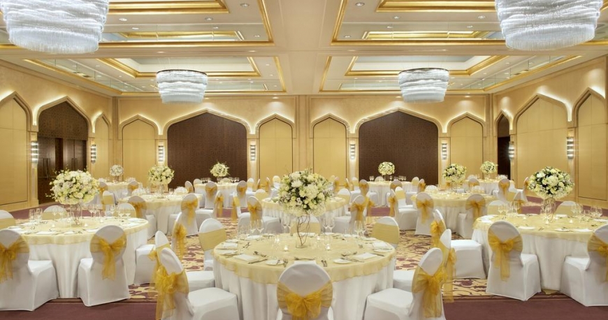 رستوران هتل ریتز کارلتون دبی