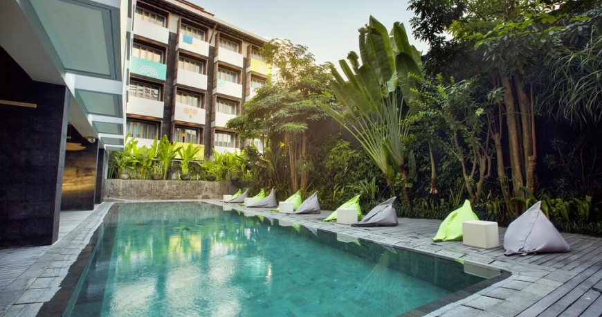 استخر هتل تیجیلی سمینیاک بالی