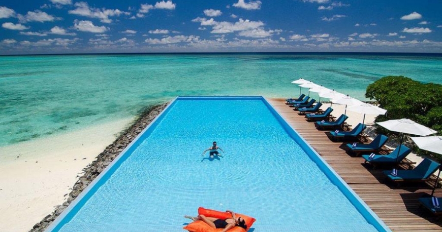 استخر هتل سامر آیلند مالدیو