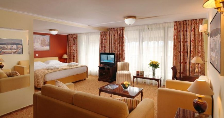 files-hotels-9137447[371dca2b9e8973a53fc6019b9bdbac93].jpg