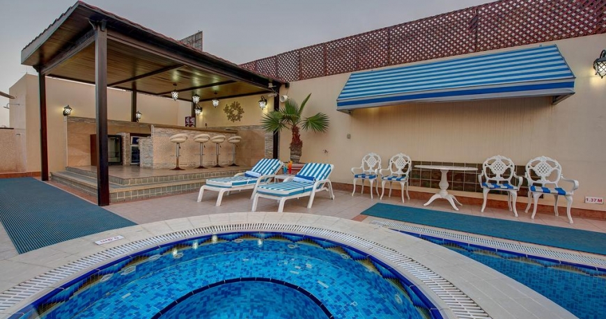 استخر هتل نیهال پالاس دبی