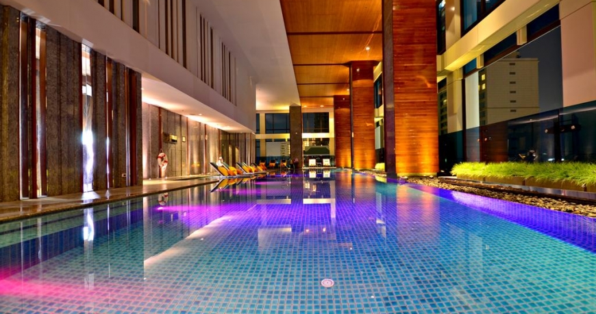 استخر هتل رنسانس بانکوک
