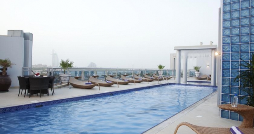 استخر هتل هالیدی این دبی
