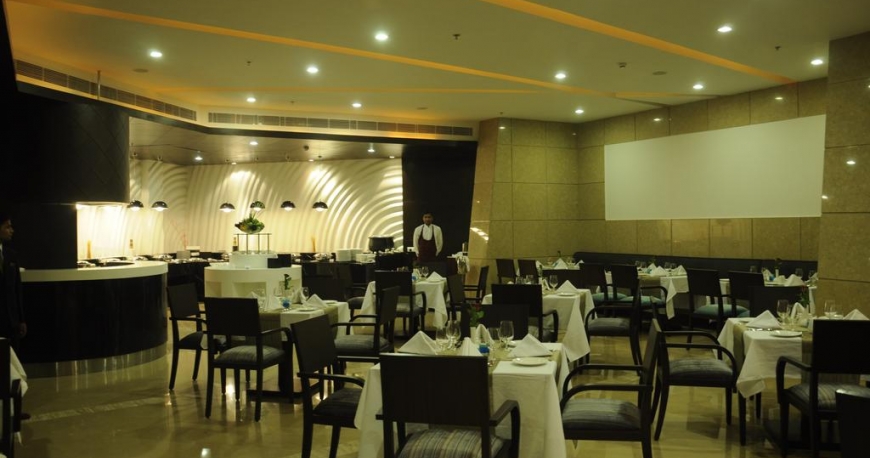 رستوران هتل گلدن تولیپ چاتارپور دهلی