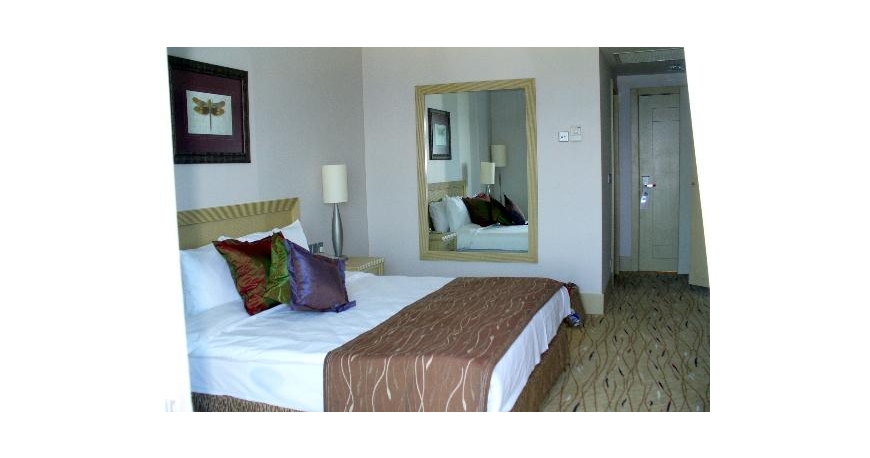 اتاق هتل مریت پارک کایرنیا